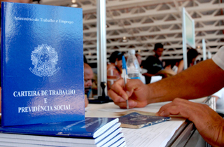 taxainterna-de-desemprego-cai-em-julho-fe-em-jesus