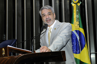 SenadorHumbertoCosta_plenario_interna11_06_14_1