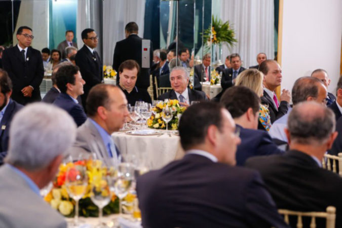 michel-temer-e-jantar-com-aliados-no-planalto 00710092016-850x567-780x520