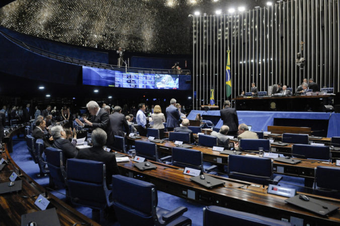 Senado vota PEC 55