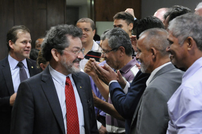 rádios comunitárias