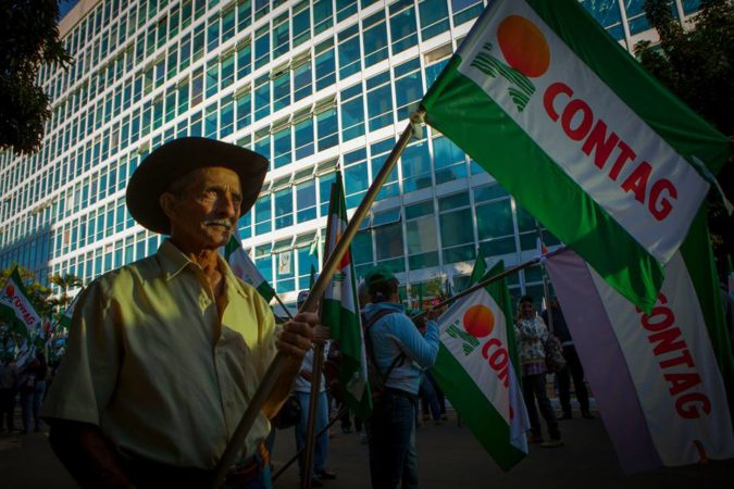 trabalhadores rurais protesto Contag