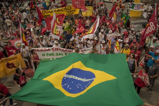 manifestação soberania bandeira