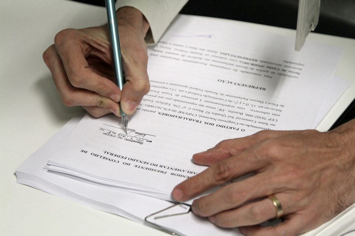 Representação contra Aécio Neves