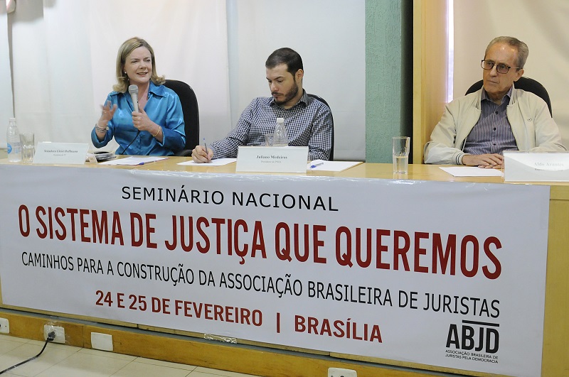 seminário juristas democracia