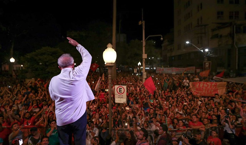 Lula eleição liderança cnt pesquisa