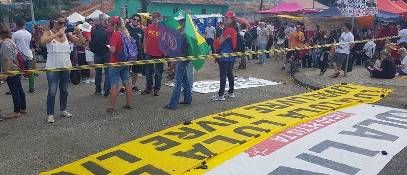 fascismo bolsonaro acampamento lula curitiba