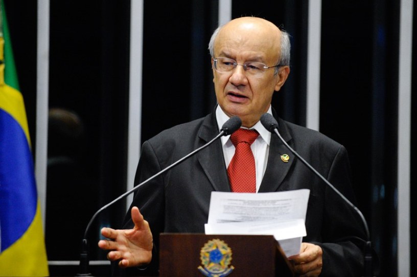 senador Pimentel Lula democracia
