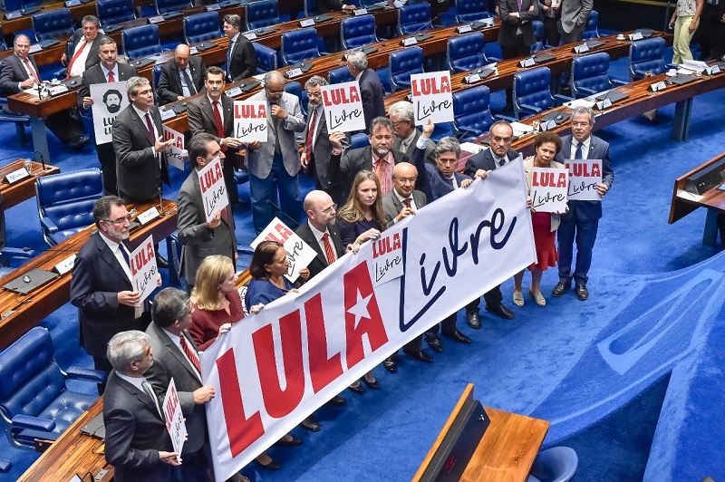 #LulaLivre protesto senado diligência curitiba