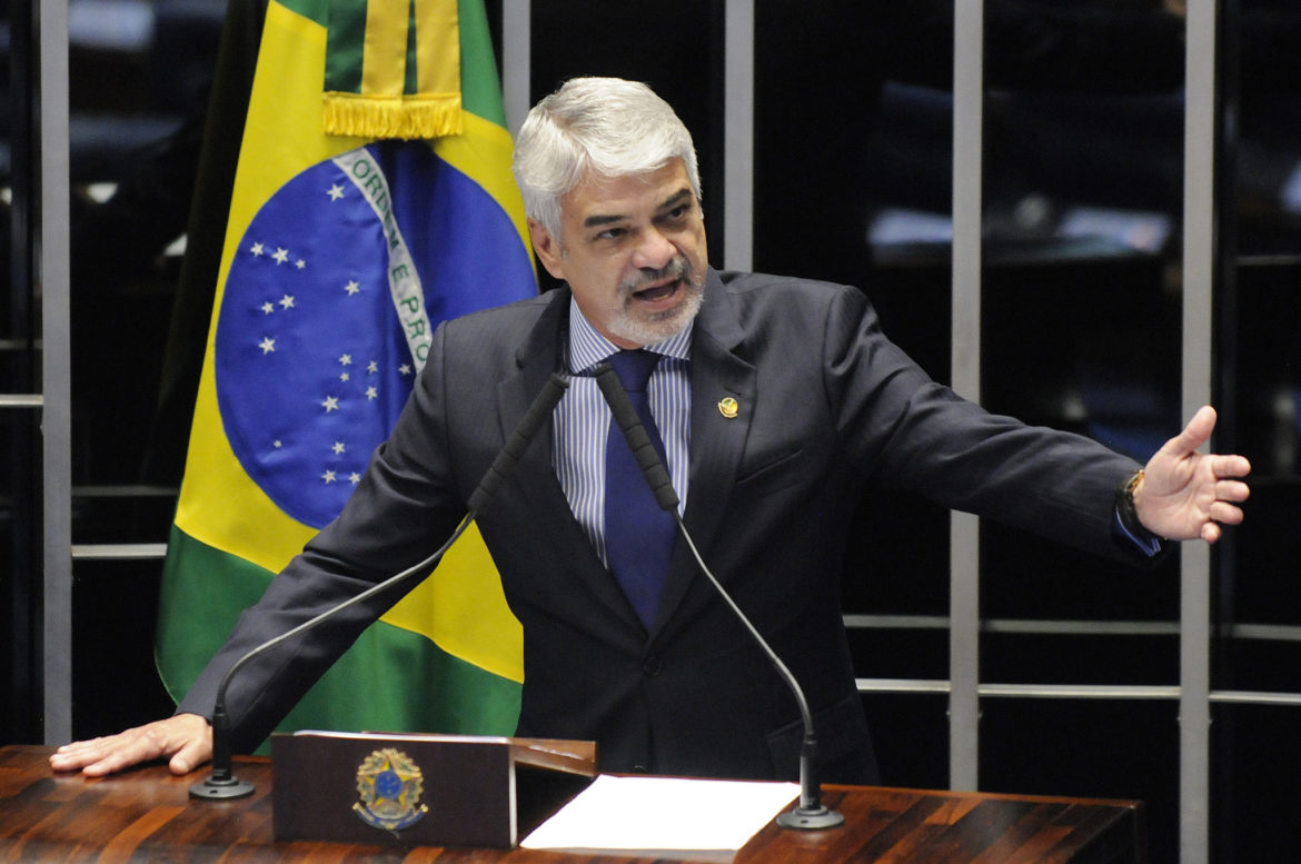 humberto costa lucro dos bancos