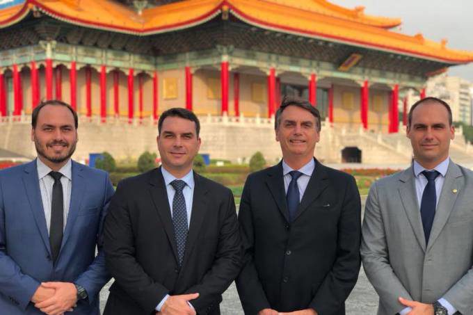 Bolsonaro e filhos em Taiwan